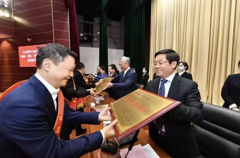 三花荣获2022年度“共同富裕示范区市域范例建设突出贡献奖” 